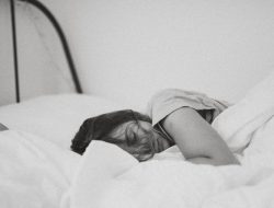 Jangan Dilakukan! 7 Bahaya Tidur Setelah Sahur Bagi Bidang Kesehatan